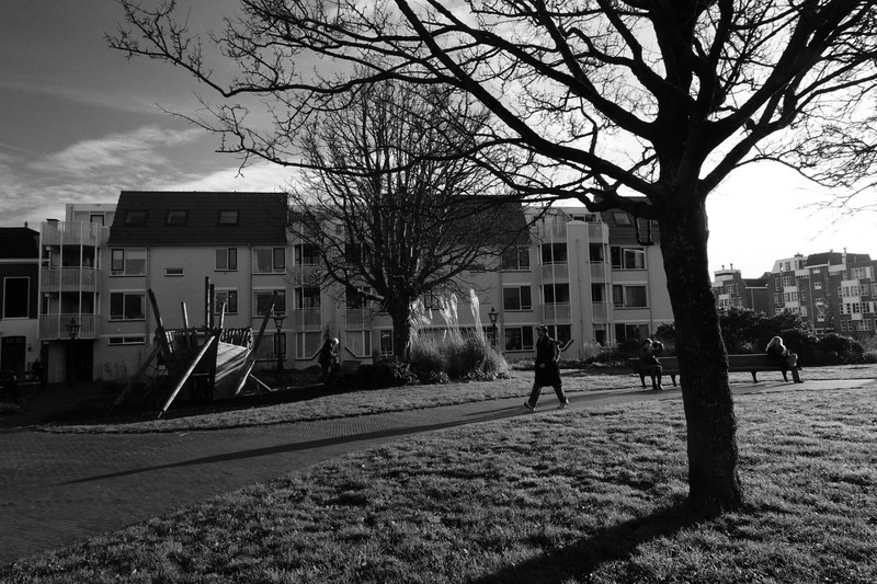 People-casting-shadows - RX100147